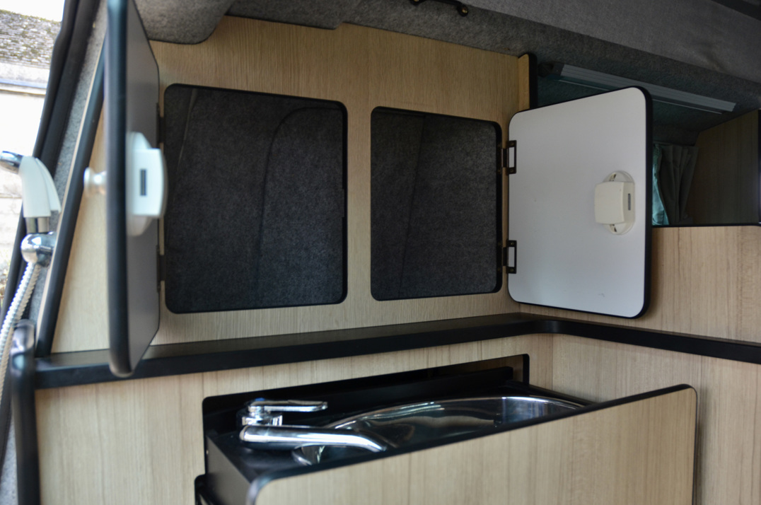 Volkswagen T30 180 4 Motion Danbury Camper. gallery image 46