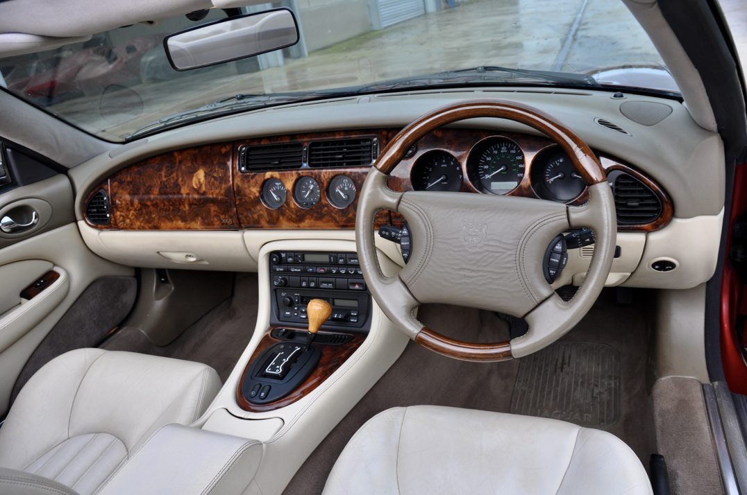 Jaguar XK8 Convertible gallery image 23