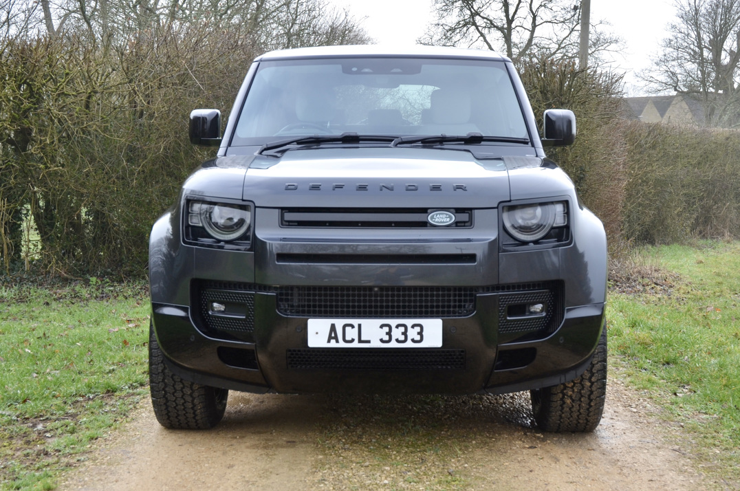 Land Rover Defender 90 X Dynamic HSE 3.0D MHEV gallery image 3