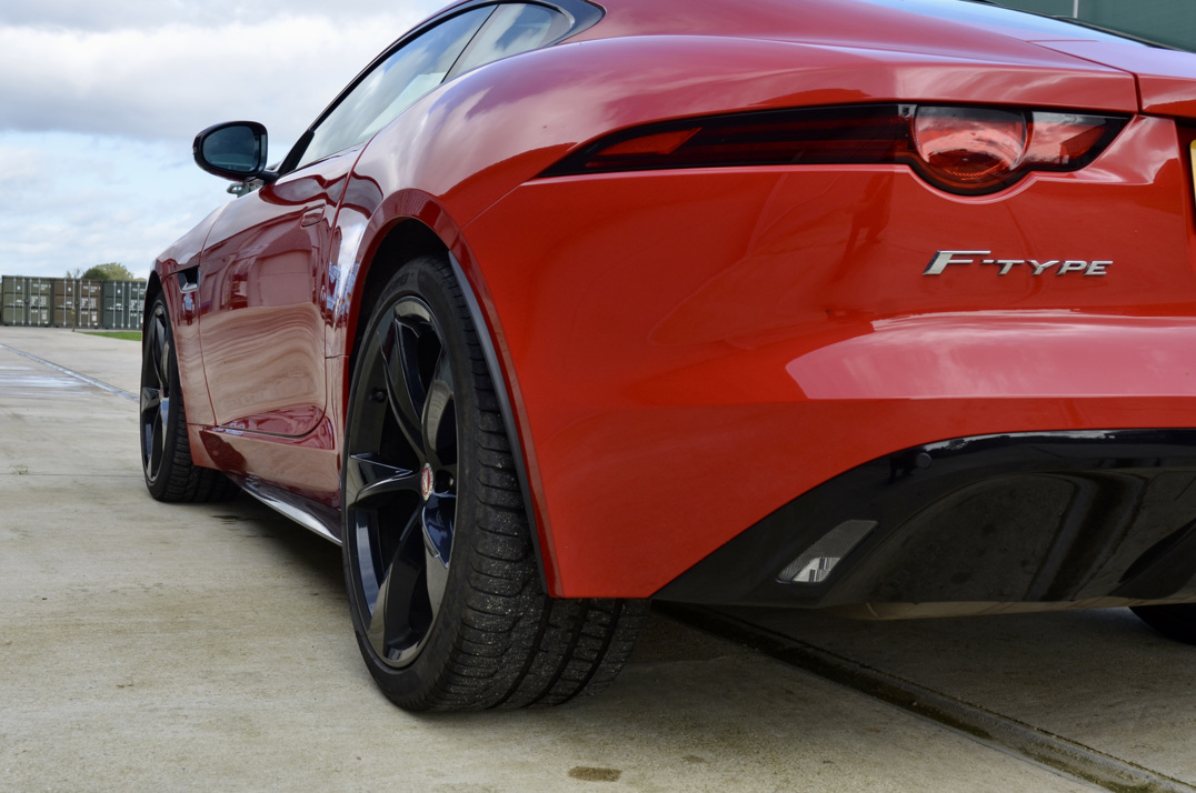 Jaguar F-Type V6 R Dynamic Auto gallery image 12