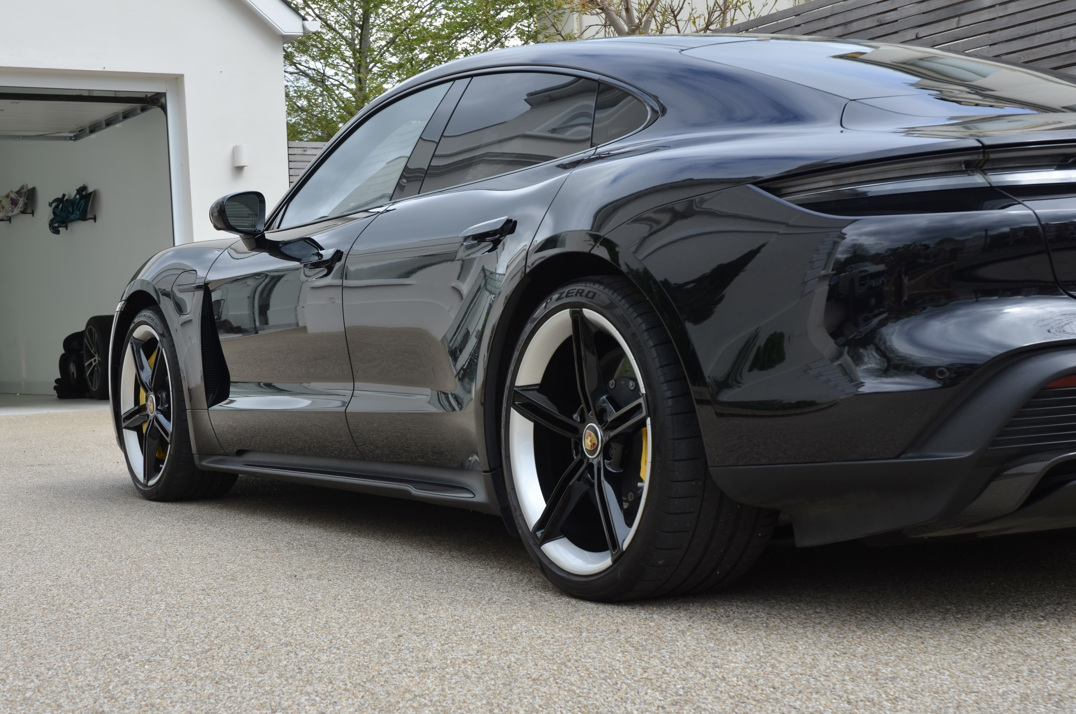 Porsche Taycan Turbo S gallery image 17