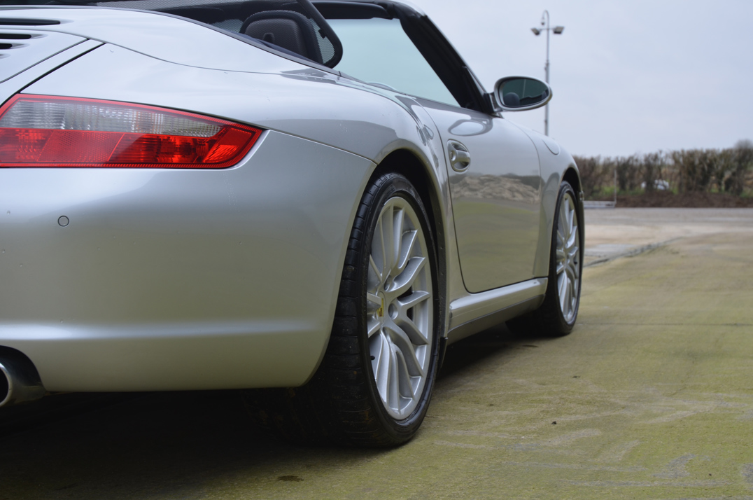 Porsche Carrera 911 C4S Cabriolet Manual. gallery image 14