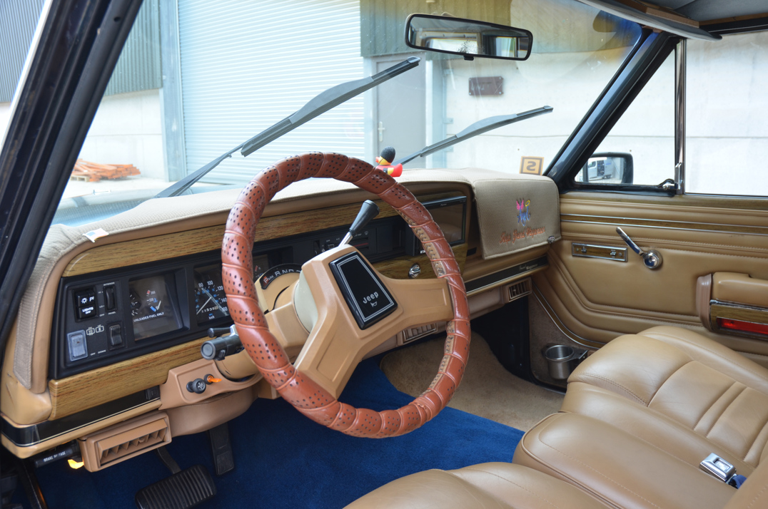 Jeep Grand Wagoneer 5.900cc V8 Auto gallery image 28
