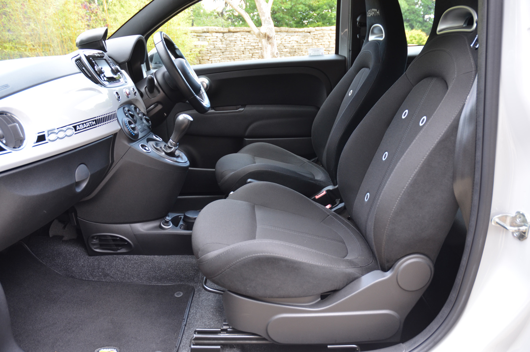 Fiat 500 595 Abarth Convertible gallery image 35