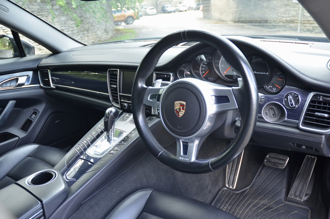Porsche Panamera 4S - 3.0 V6 4S Hatchback 5dr Petrol PDK 4WD Euro 5 (420 ps) gallery image 32