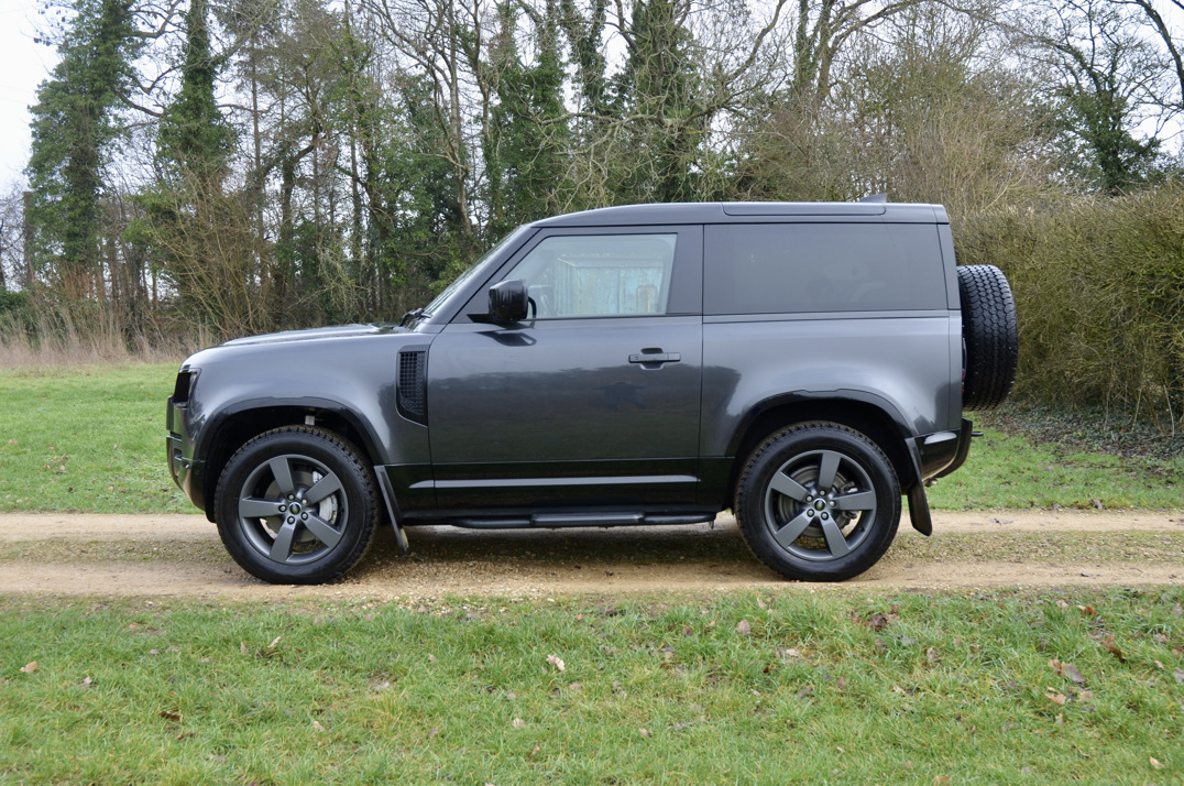 Land Rover Defender 90 X Dynamic HSE 3.0D MHEV gallery image 10