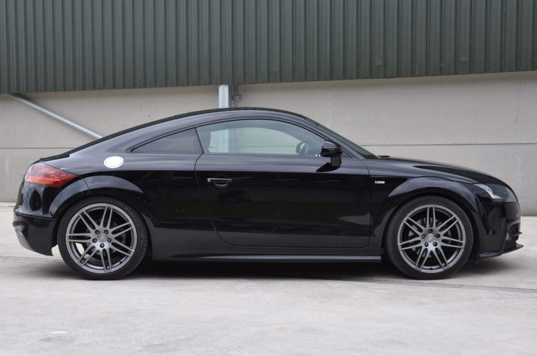Audi TT Coupe Black Edition 2.0 TDI Quattro 170 Manual gallery image 8