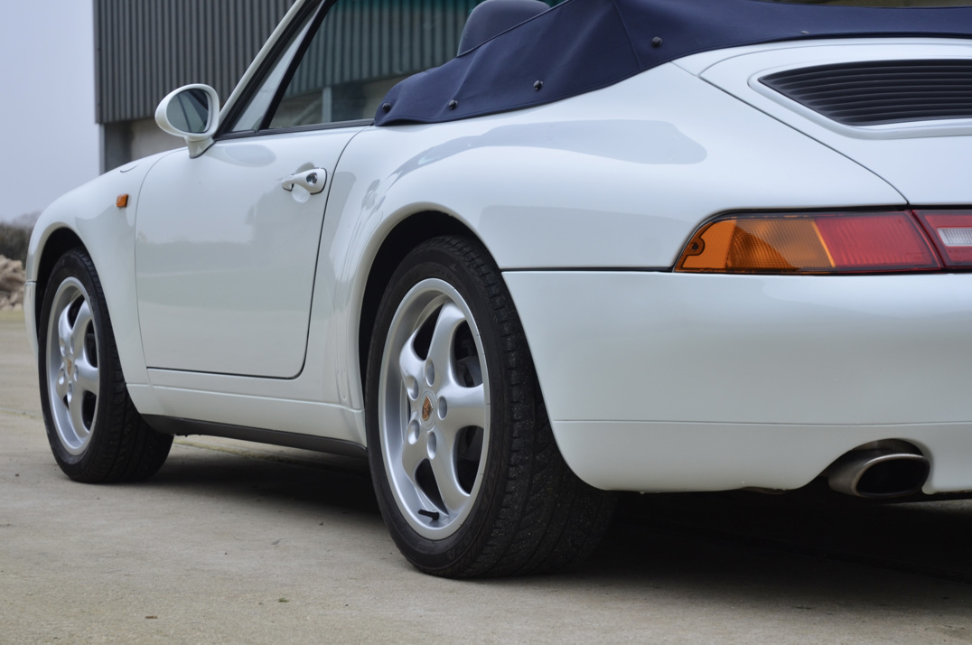 Porsche 911 (993) Carrera 3.6 Manual Cabriolet. gallery image 15