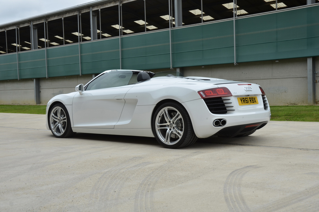 Audi R8 Spyder V8 Manul . gallery image 11