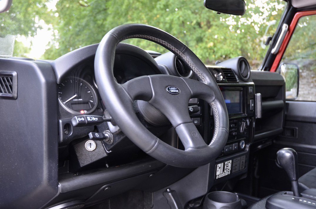 Land Rover Defender 110 2.2 TDCI Automatic 9 - Seater gallery image 31