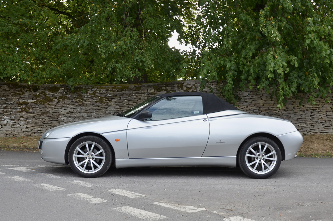 Alfa Romeo Spider 2.0 JTS Lusso Convertible by Pininfarina gallery image 4