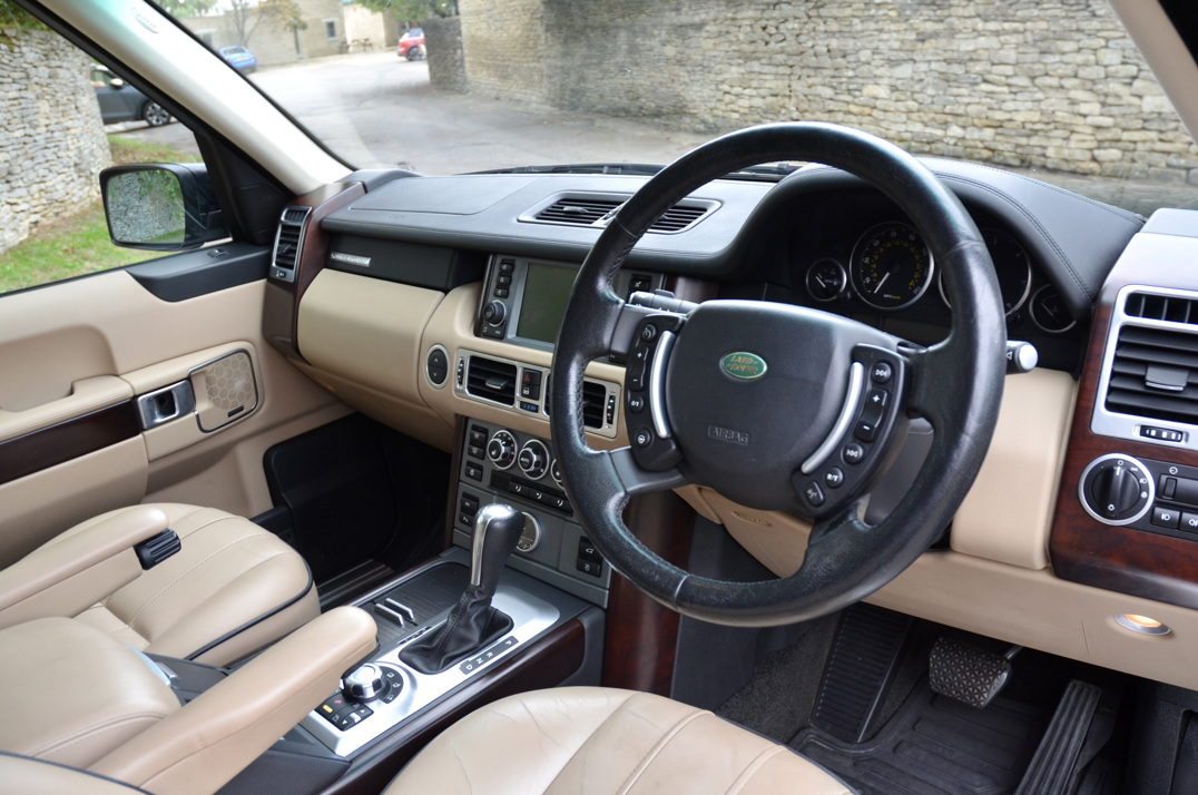 Land Rover Range Rover Vogue TDV8 gallery image 31