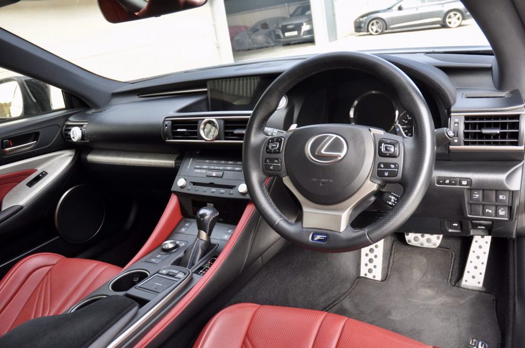 Lexus RCF V8 Coupe gallery image 25