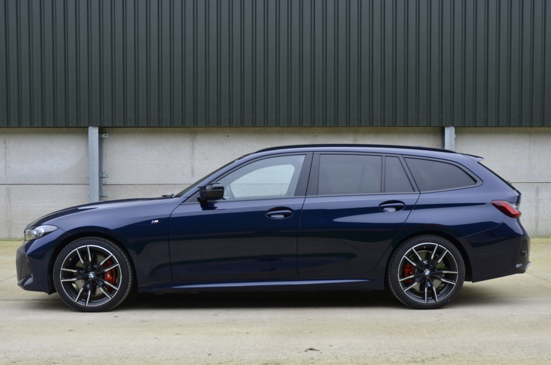 BMW - M340D MHEV X Drive Touring. gallery image 5