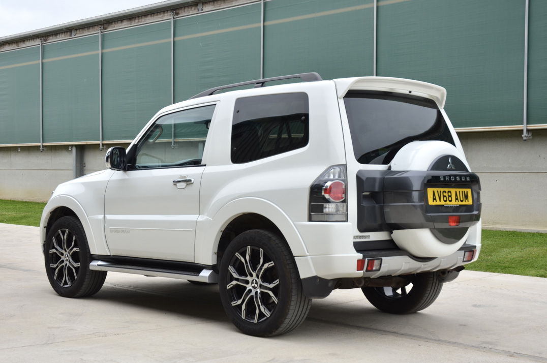 Mitsubishi Shogun 3.2 DI-D Barbarian Auto SWB gallery image 8