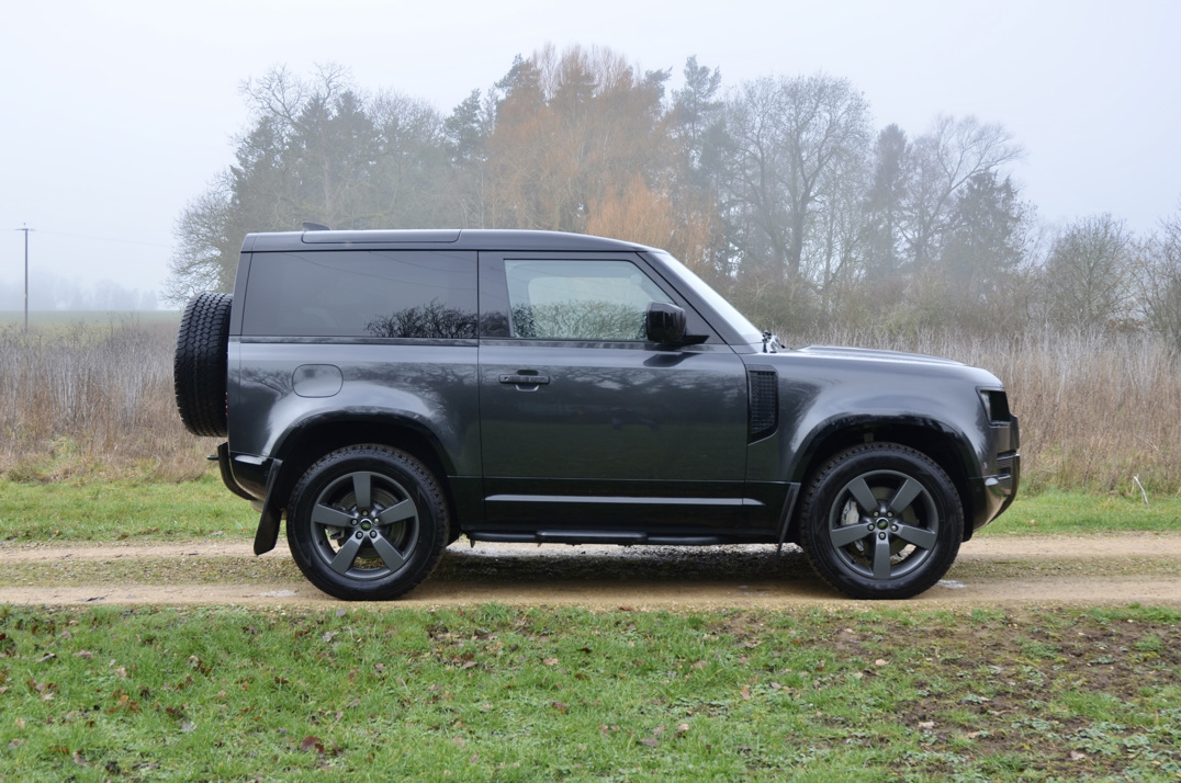 Land Rover Defender 90 X Dynamic HSE 3.0D MHEV gallery image 7