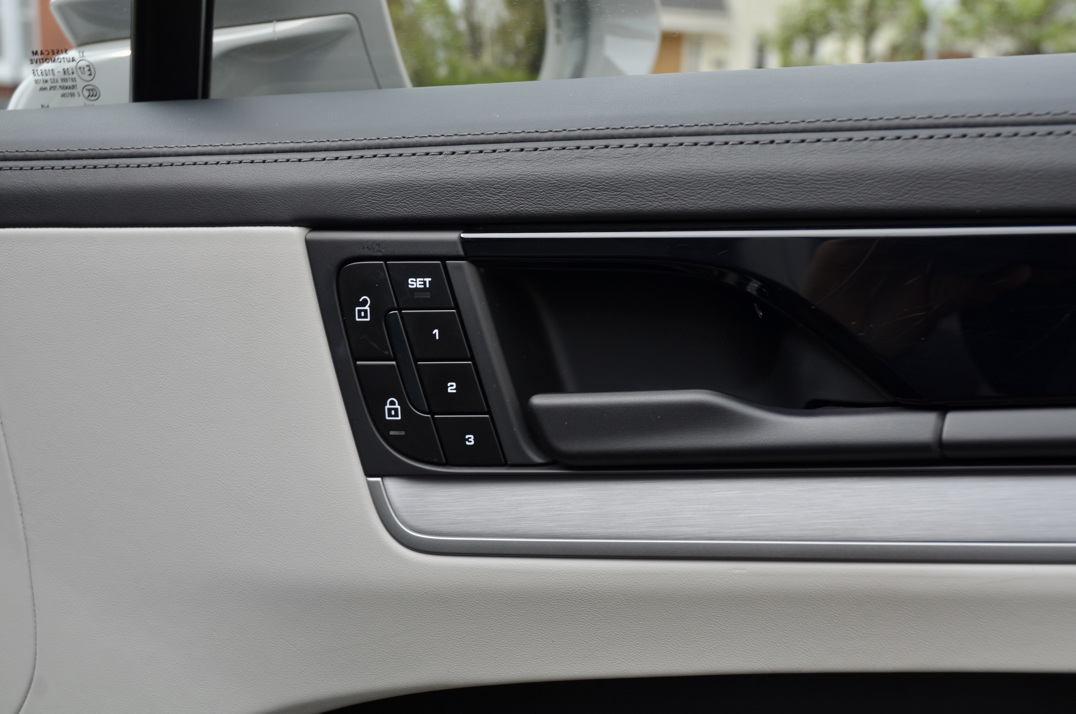 Porsche Cayenne Turbo Hybrid.. 2024 gallery image 41