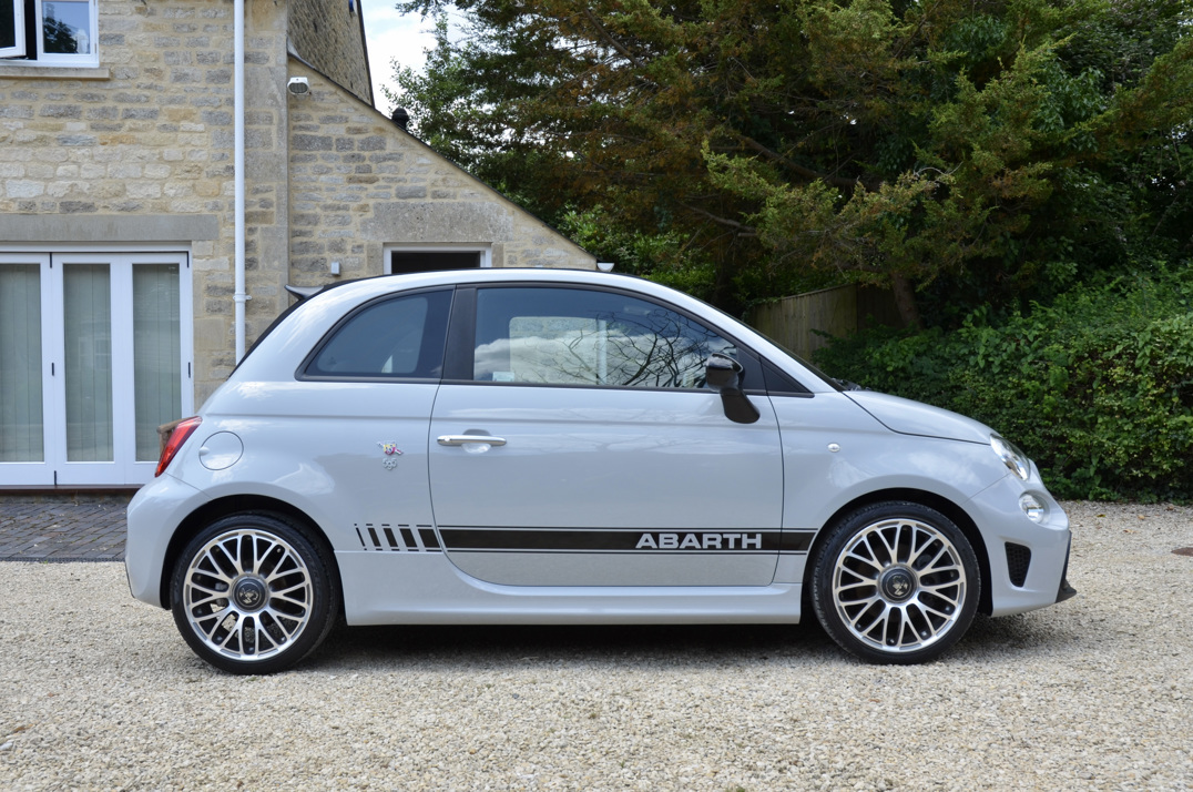 Fiat 500 595 Abarth Convertible gallery image 5