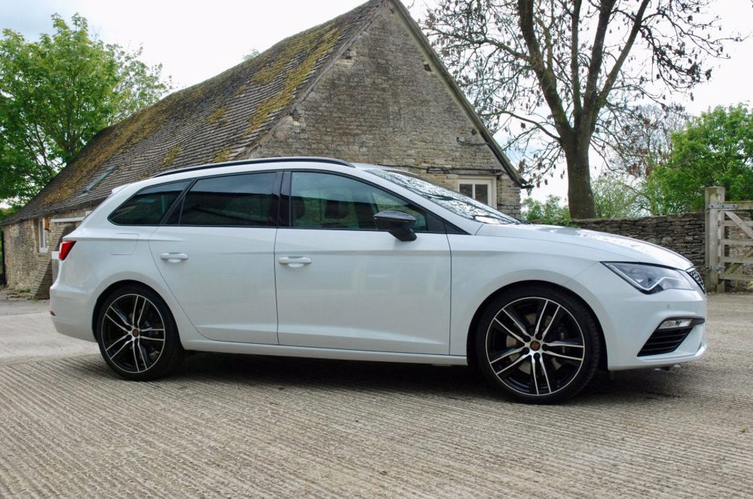 SEAT LEON SPORT TOURER 2.0 TSI 300 CUPRA ST 7 SPD DSG 4X4 gallery image 1
