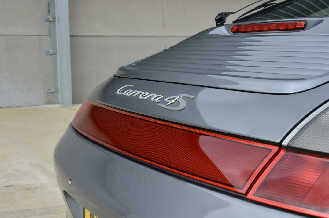 Porsche 911 Carrera 4s Tip. gallery image 15