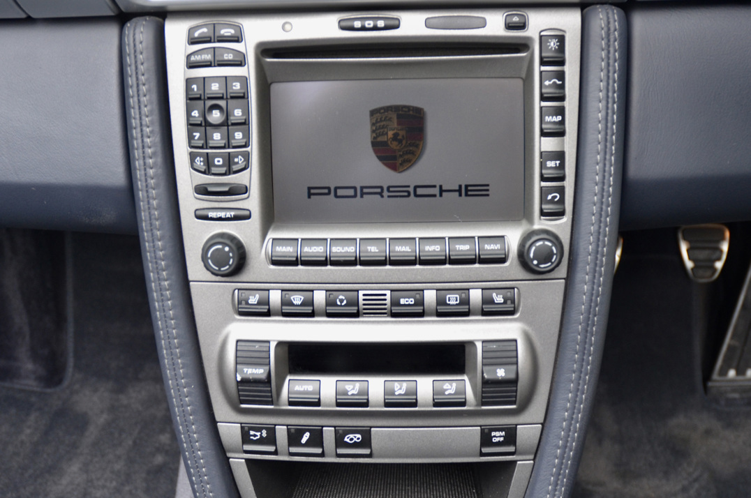 Porsche Carrera 911 C4S Cabriolet Manual. gallery image 33