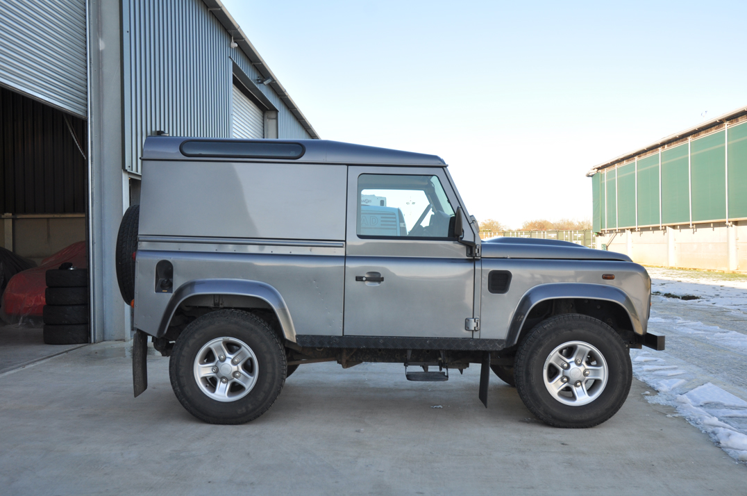 Defender 90. gallery image 2