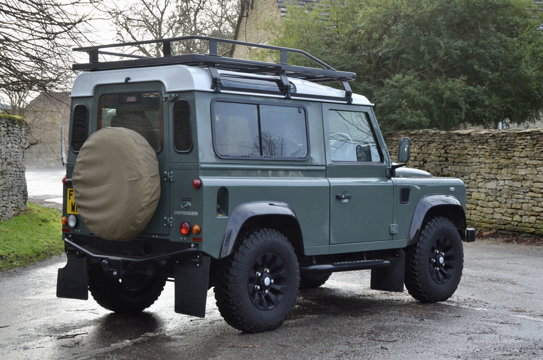 Land Rover Defender 90 XS Station Wagon gallery image 9