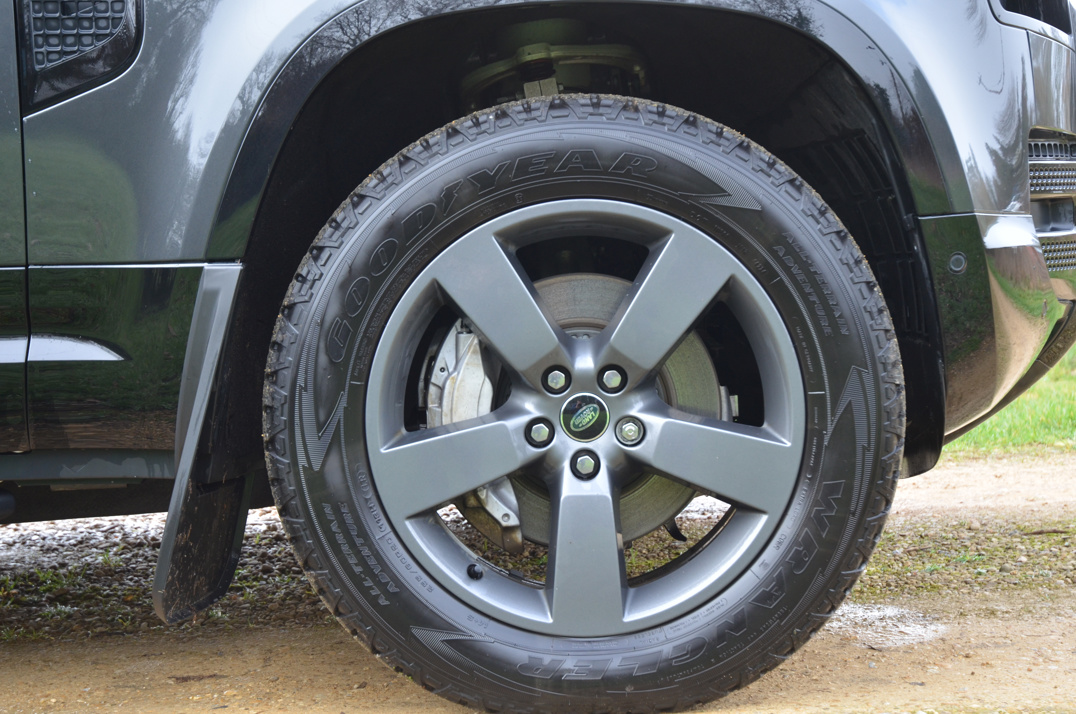 Land Rover Defender 90 X Dynamic HSE 3.0D MHEV gallery image 19