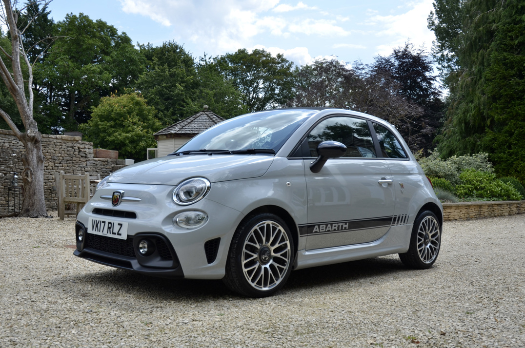Fiat 500 595 Abarth Convertible gallery image 1