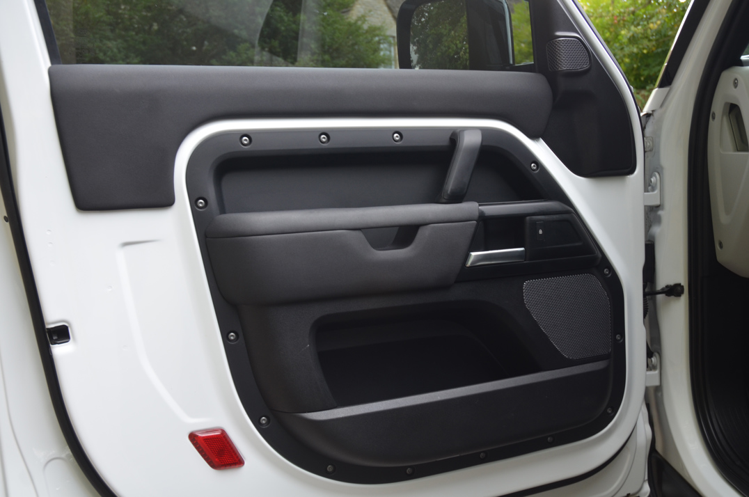 Land Rover Defender 90 3.0 250M MHEV Urban Edition gallery image 47