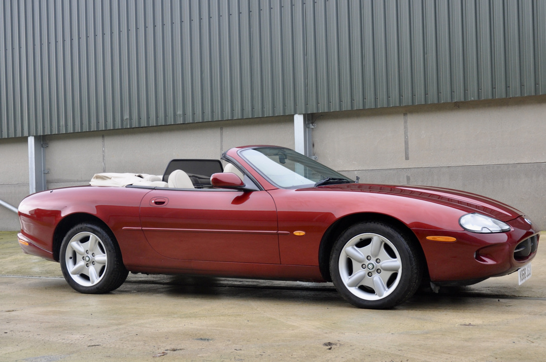 Jaguar XK8 Convertible gallery image 6