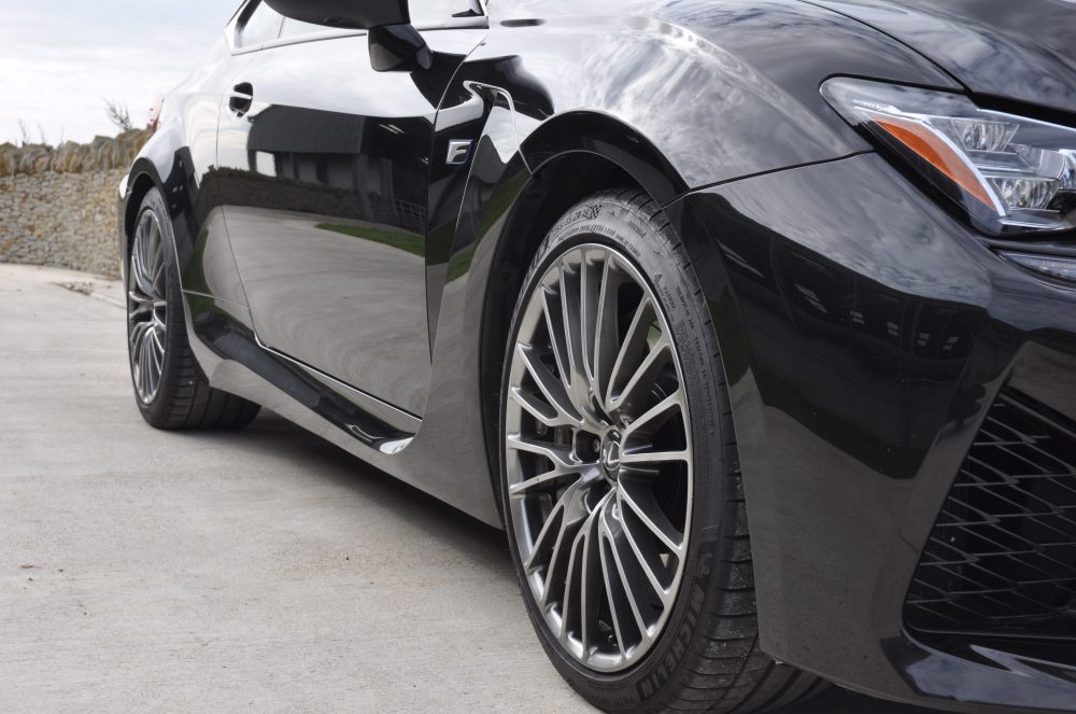 Lexus RCF V8 Coupe gallery image 16