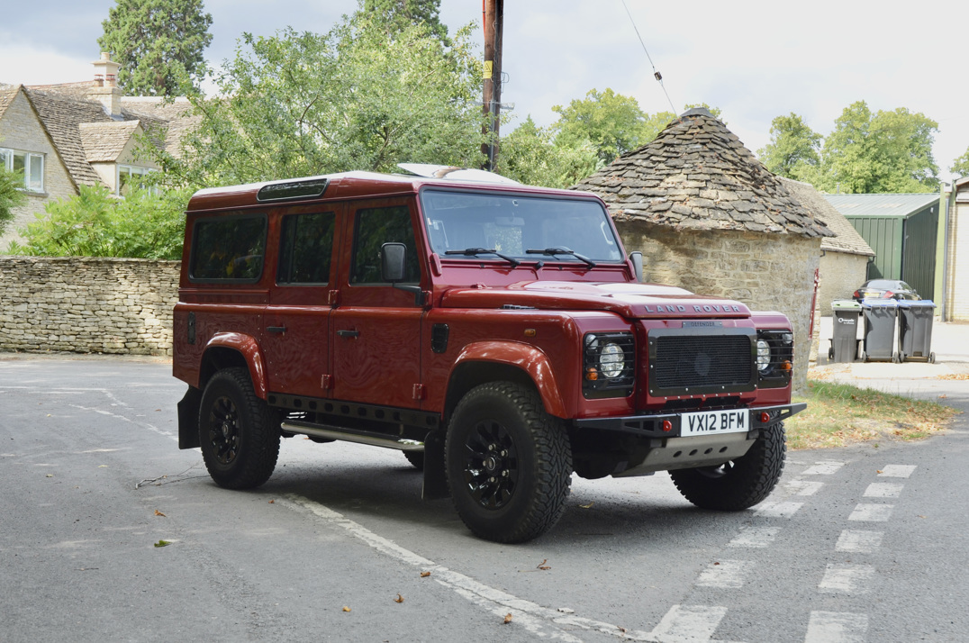 Land Rover Defender 110 2.2 TDCI Automatic 9 - Seater gallery image 4