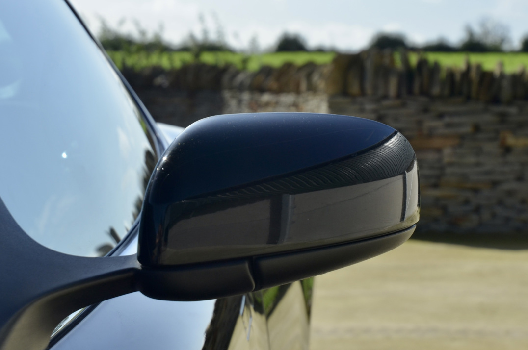 ASTON MARTIN DB-9 5.9 V12 Manual. gallery image 20