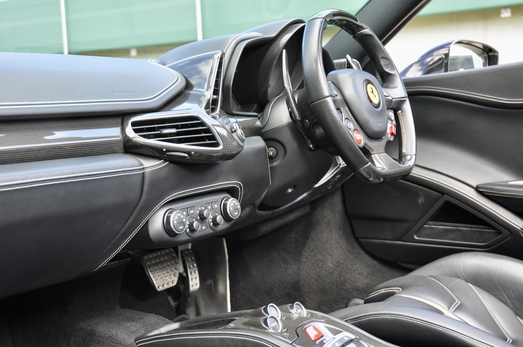 Ferrari 458 Spider DCT gallery image 36