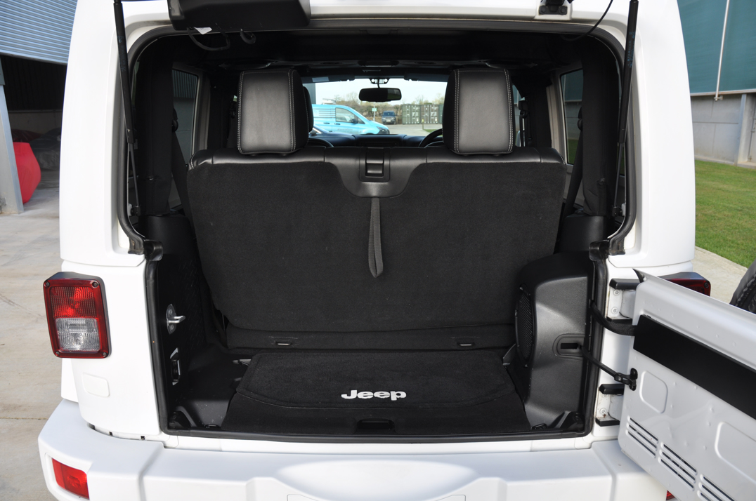 Jeep Wrangler Sahar 3.6 V6 Auto Wild Alpine edition Convertible gallery image 24