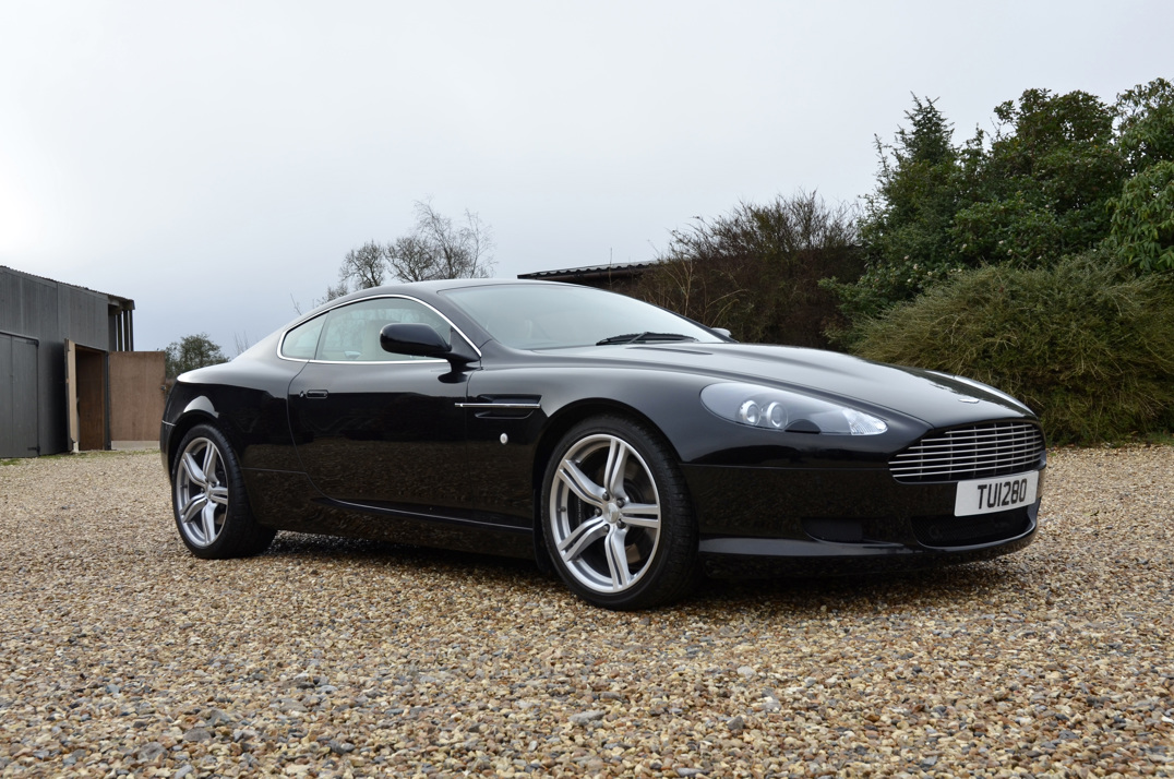 Aston Martin  Db-9 Manual gallery image 1