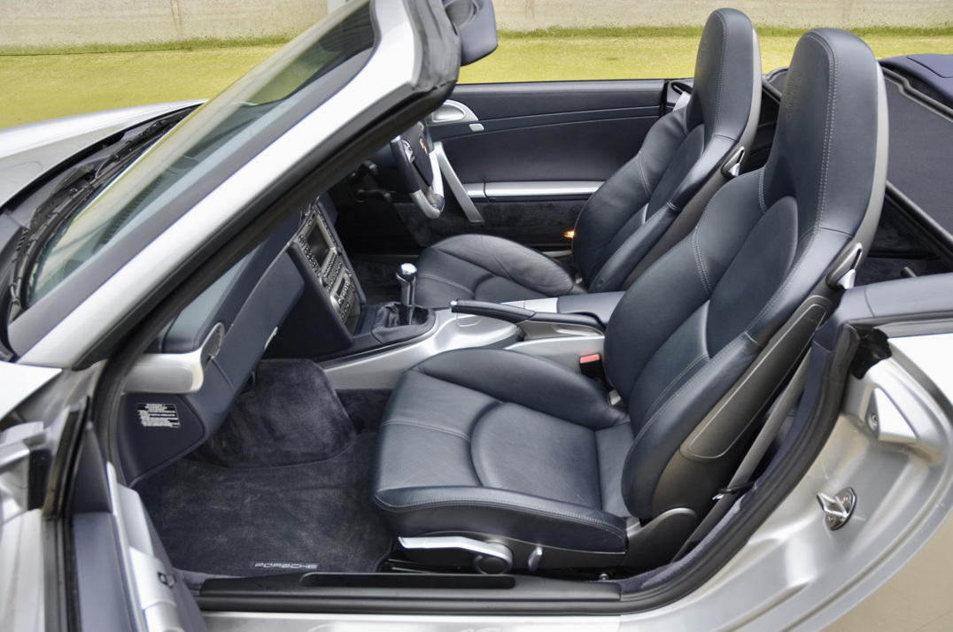 Porsche Carrera 911 C4S Cabriolet Manual. gallery image 30