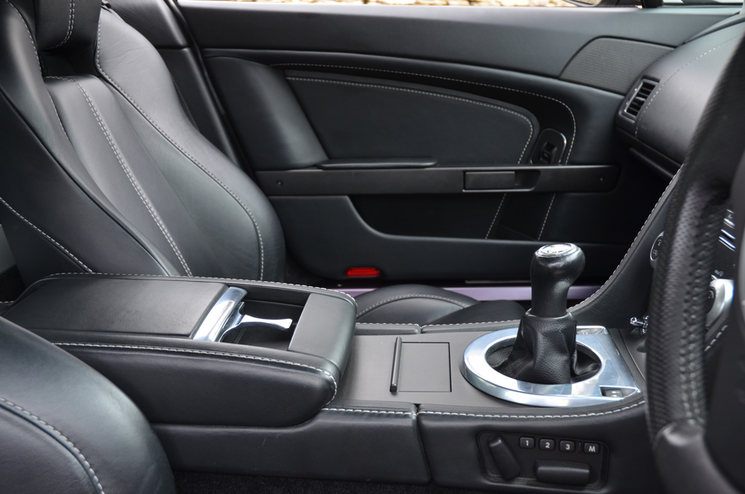 Aston Martin Vantage 4.7 Manual Coupe. gallery image 51