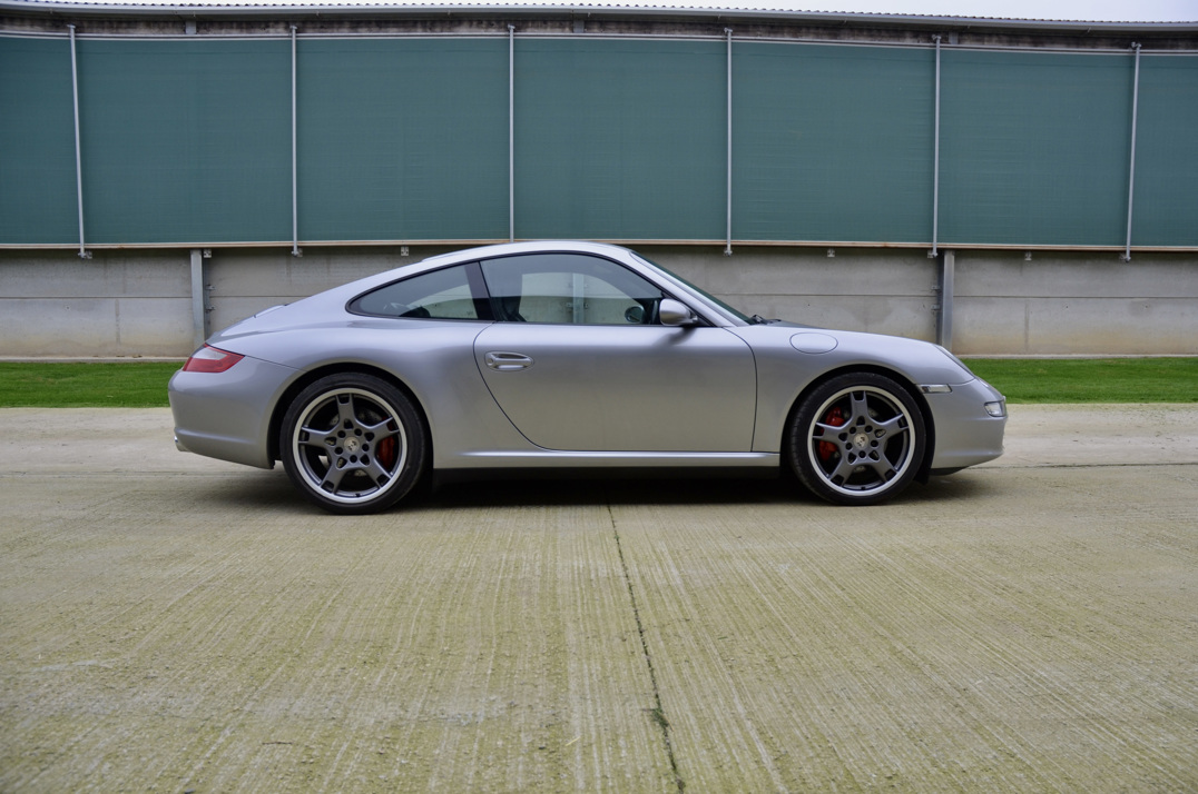 Porsche 911 Carrera 4s Manual gallery image 3