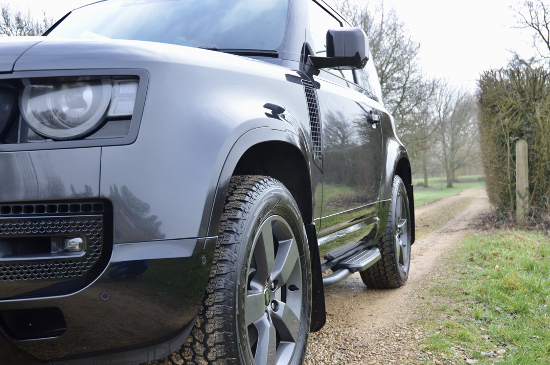 Land Rover Defender 90 X Dynamic HSE 3.0D MHEV gallery image 11