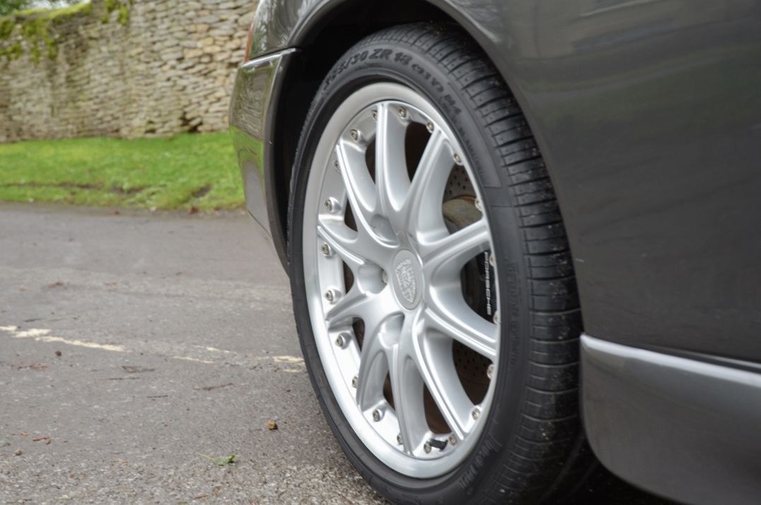 Porsche 911 Carrera with factory Aero kit. gallery image 20