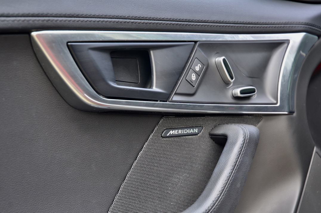 Jaguar F-Type V6 R Dynamic Auto gallery image 34