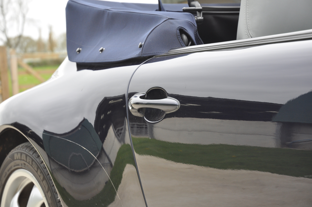 Porsche 911 993 Carrera 3.6 Convertible Manual gallery image 24