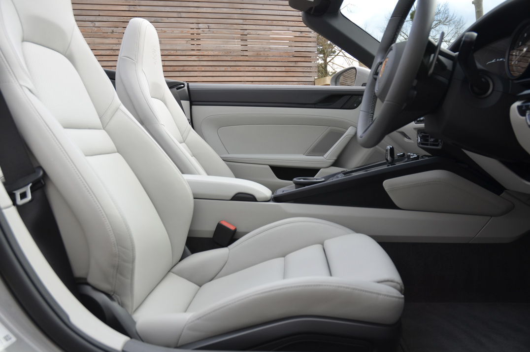 Porsche 911 Carrera 4 GTS Cabriolet gallery image 32