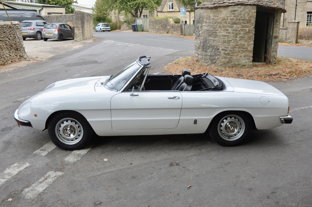Alfa Romeo 2000 Veloce Spider 1972 gallery image 11