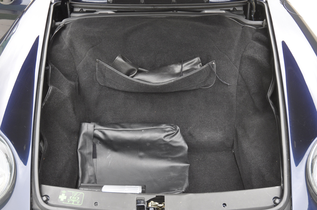 Porsche 911 993 Carrera 3.6 Convertible Manual gallery image 32