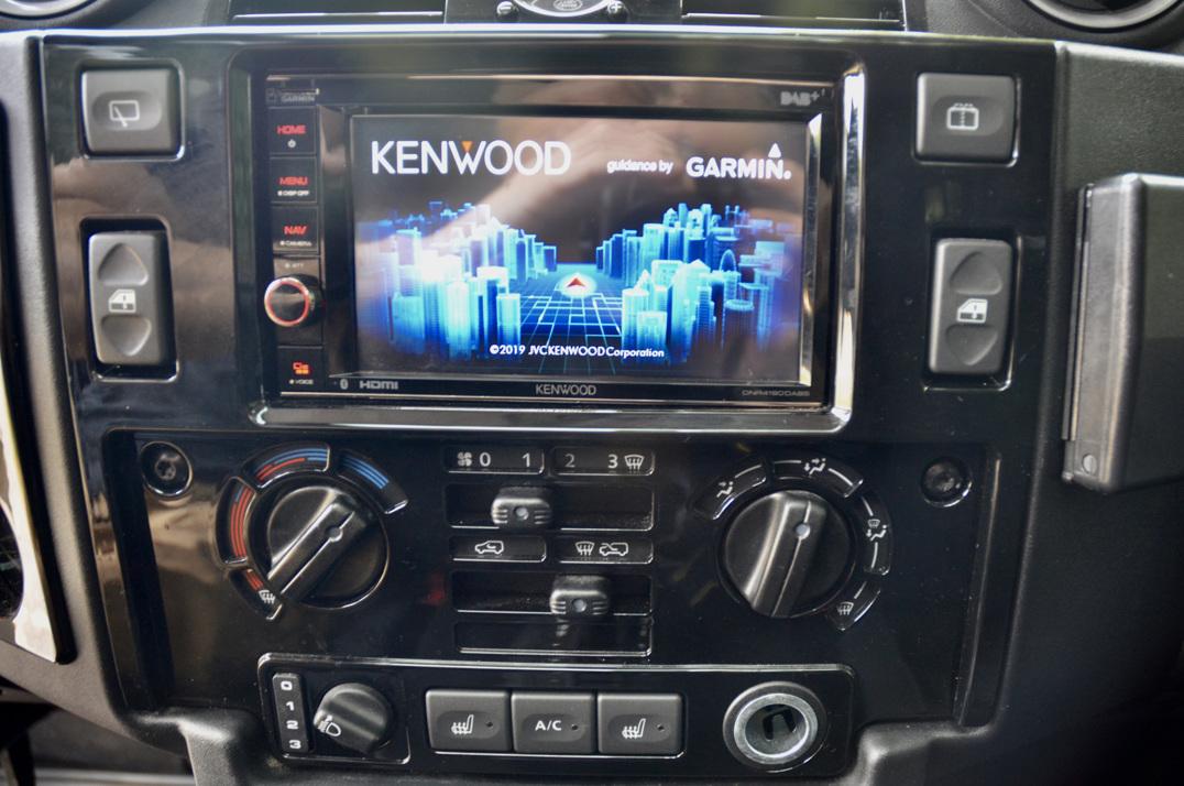 Land Rover Defender 110 2.2 TDCI Automatic 9 - Seater gallery image 48