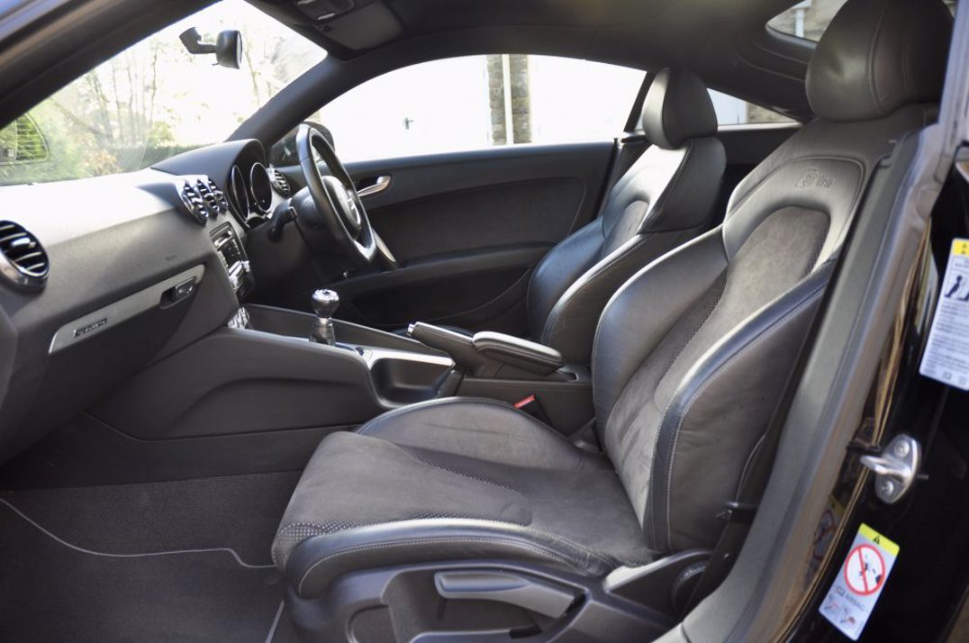 Audi TT Coupe Black Edition 2.0 TDI Quattro 170 Manual gallery image 18