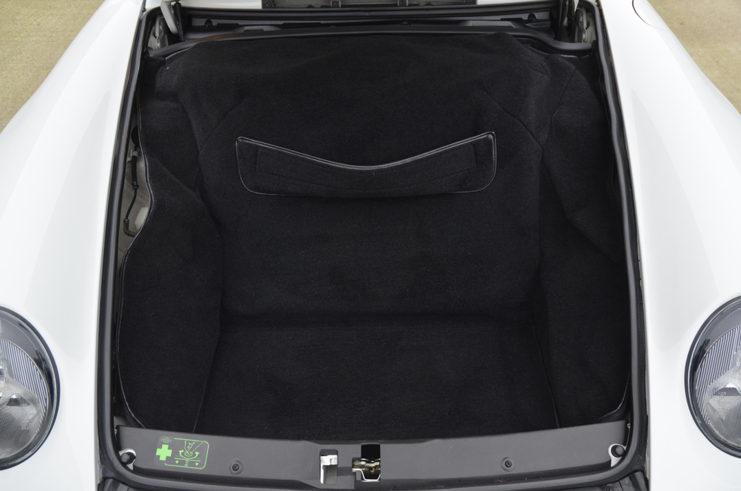 Porsche 911 (993) Carrera 3.6 Manual Cabriolet. gallery image 43